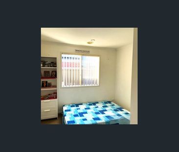 Beautifully Appointed 3-Bedroom Home in Prime Manor Lakes Location! - Photo 3