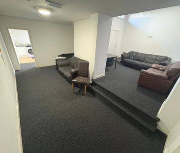 1 bed House Share - To Let - Photo 3