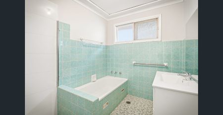 Spacious four- bedroom family home in Cambridge Park - Photo 4