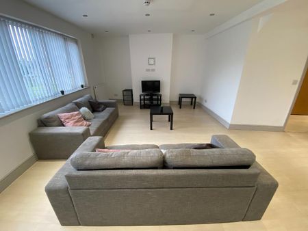 4 bedroom flat to rent - Photo 4
