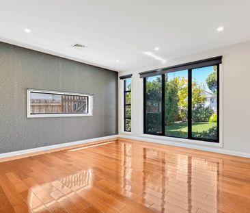 Stylish & Low-Maintenance Living in a Prime Chadstone Location - Photo 1