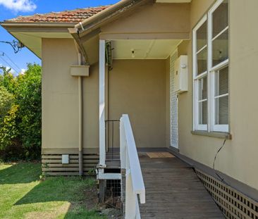 CUTE, COSY AND CENTRAL - Photo 3