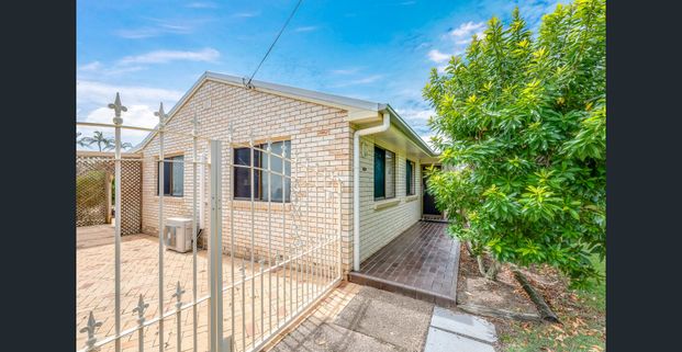 HOT NEW LISTING AND SO CLOSE TO BEACH ! - Photo 1