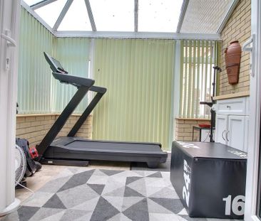 3 bedroom detached bungalow to rent - Photo 2
