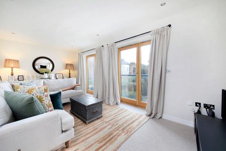 3 bedroom semi-detached house to rent - Photo 3