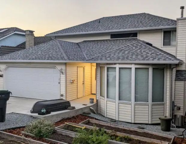 1 Private Furnished Bedroom Top Floor Near Coquitlam Center Mall | Coquitlam - Photo 1