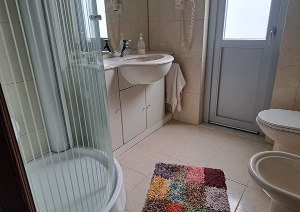 Apartamento T3 com sótão, mobilado e equipado, no Bairro do Liceu!