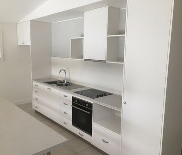 Modern and Low Maintenance - Photo 4