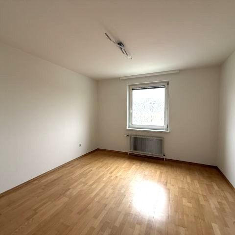 Helle 2-Zimmer Mietwohnung mit Loggia, Garage, Parkplatz und herrlichem Weitblick - Foto 1