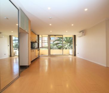 Well Presented Two Bedroom Unit - Photo 2