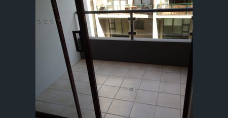 "MODERN 1 BED, 1 Bath, 1 Car - APARTMENT" - Photo 3