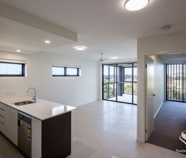 Experience the Best of Urban Living in the Heart of Woolloongabba! - Photo 5
