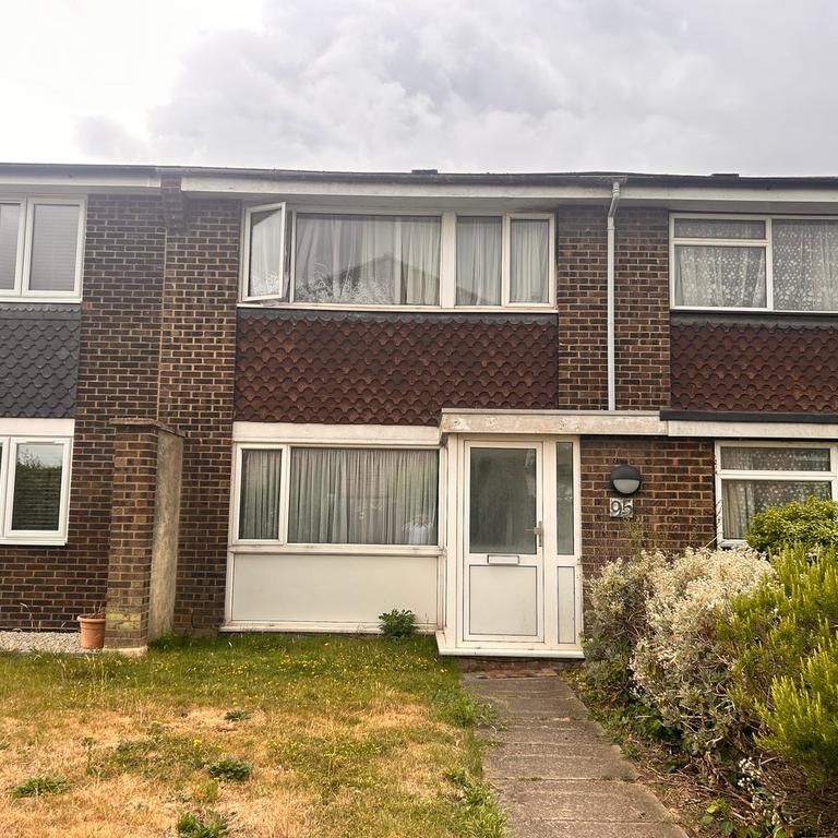 3 bedroom end of terrace house to rent - Photo 1