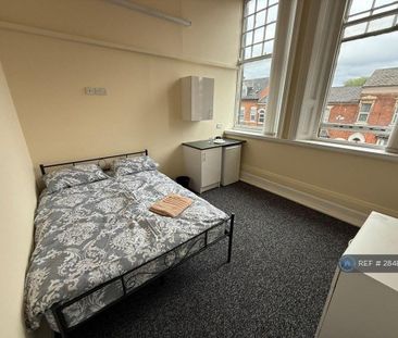 1 bedroom in a house share to rent - Photo 3