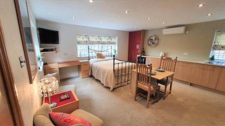 Studio to rent - Photo 2
