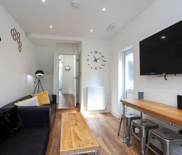 6 bedroom terraced house to rent - Photo 1