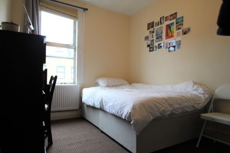 6 bedroom terraced house to rent - Photo 4