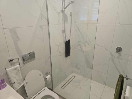 Blackburn North - Photo 2