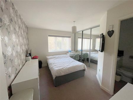 4 bedroom detached house to rent - Photo 4