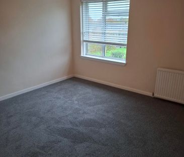 Two bedroom terraced house in Winklebury, Basingstoke - Photo 2