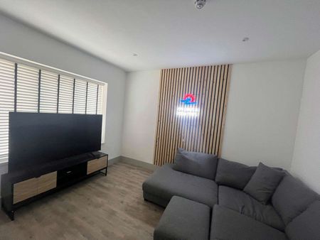 🌟 Prime Location on Humber Street, Cleethorpes 🌟 Room 5 - Studio - Photo 2