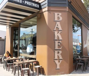 Stylish & Spacious With Alluring Ambience - Photo 4