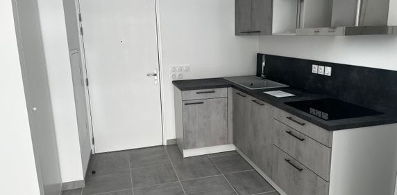 location Appartement T3 DE 55.35m² À MARSEILLE - Photo 2