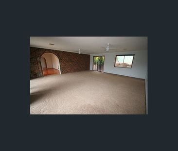 37 Sassafras Crescent - Photo 2