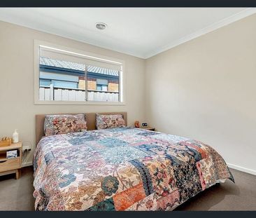 Stylish Modern Family 4 Bedroom Home - Photo 6