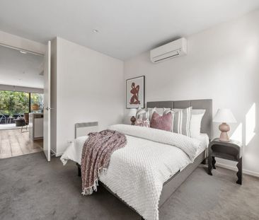 Stylish two level living in the heart of Essendon - Photo 6