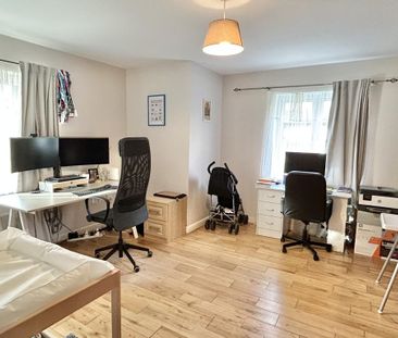 4 bedroom end of terrace house to rent - Photo 3