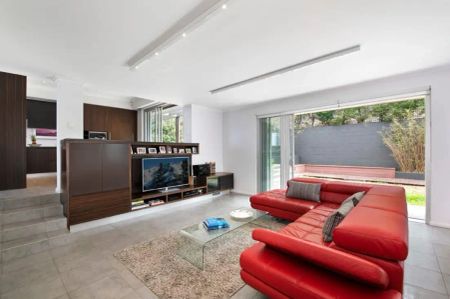 “Modern Spacious Family Home with Private Level Lawn” - Photo 2