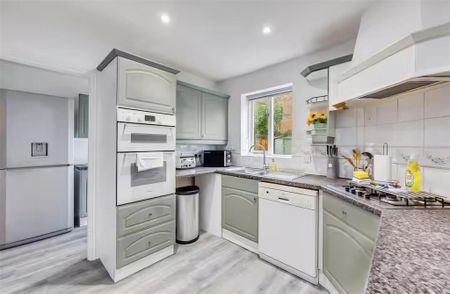 4 bedroom detached house to rent - Photo 2