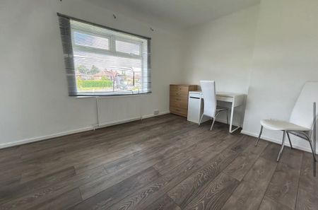 3 Bed Semi-Detached House, Weir Hall Road, N18 - Photo 3