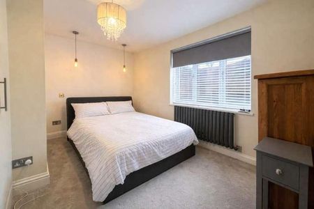 Pirbright, Surrey, GU24 - Photo 2