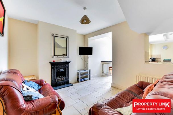STUDENT ACCOMMODATION, 20 Argyle Terrace, Derry/Londonderry, BT48 0DW - Photo 1