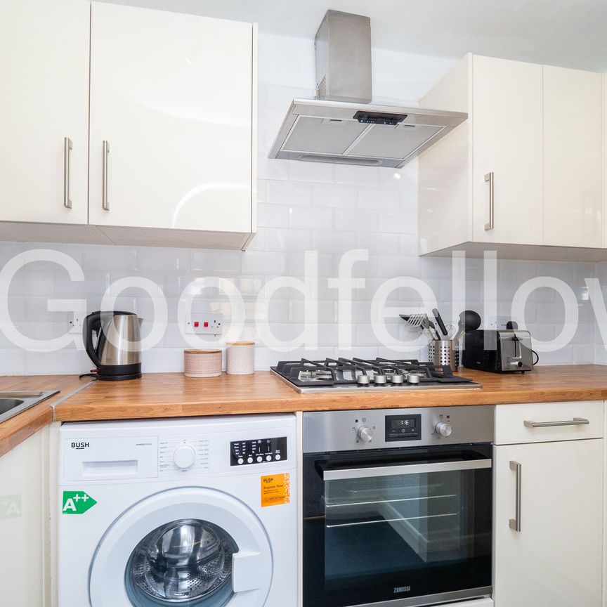 Heron Court, 18 Wilkins Close, CR4 - Photo 1