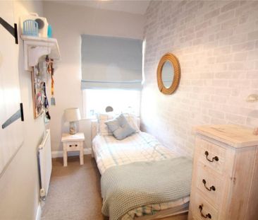 2 bedroom end of terrace house to rent - Photo 5