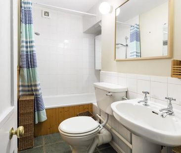 3 Bed House - Photo 6