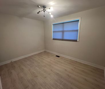 For Lease - 98 Thornton Avenue, Bradford West Gwillimbury, Ontario - Photo 2