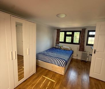 Room in a Shared House, Beaufort Gardens, IG1 - Photo 1