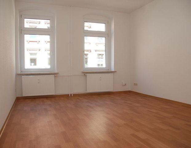 Großzügige Altbauwohnung mit Einbauküche - Photo 1
