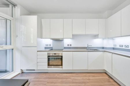 3 bedroom flat to rent - Photo 4