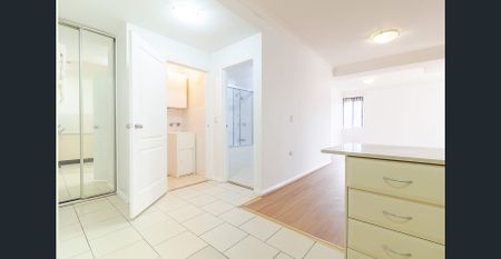 Large 2 Bedroom Unit In Outstanding Location - Photo 5