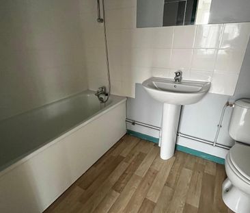 Location Appartement 2 pièces 43m² LILLE 59000 - Photo 4