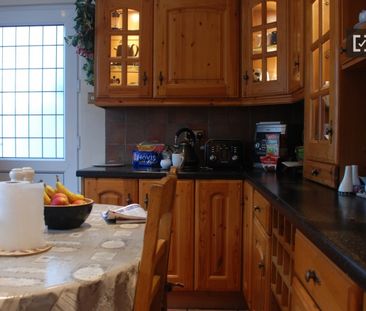 Welcoming room in shared apartment in Killiney, Dublin - Photo 3