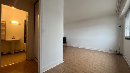 Appartement a louer Paris - Loyer €950/mois charges comprises ** - Photo 4