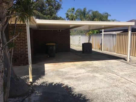 Spacious Family Home in a Prime Location! - Photo 5