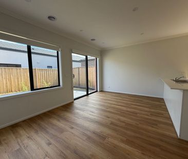 Stunning 4-Bedroom Family Home in Clyde North - Photo 6