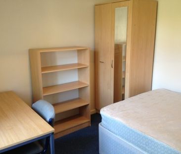 5 Bed - Bantock Way - Photo 3